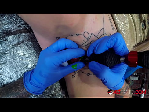 ❤️ Extremt tatuerade snyggingen Sully Savage fick en tatuering på sin klitoris ❌ Pornvideo at us sv.canalblog.xyz